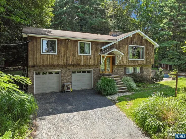 13 Winter Ter, Mahwah, NJ 07430