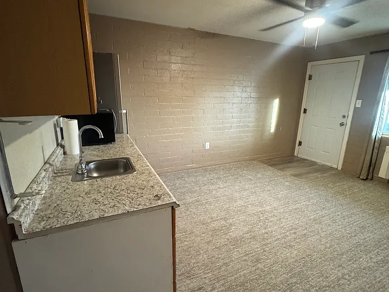 221 S Main Ave — Photo 17