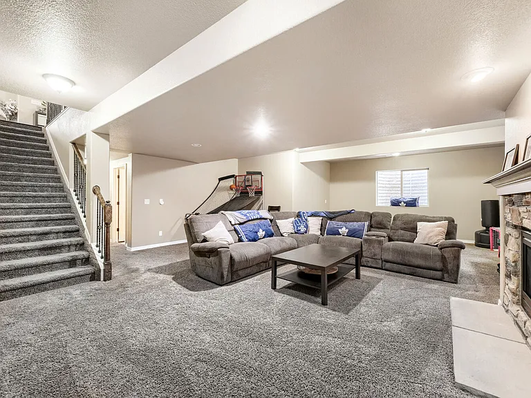 6134 Rennert Dr — Photo 6