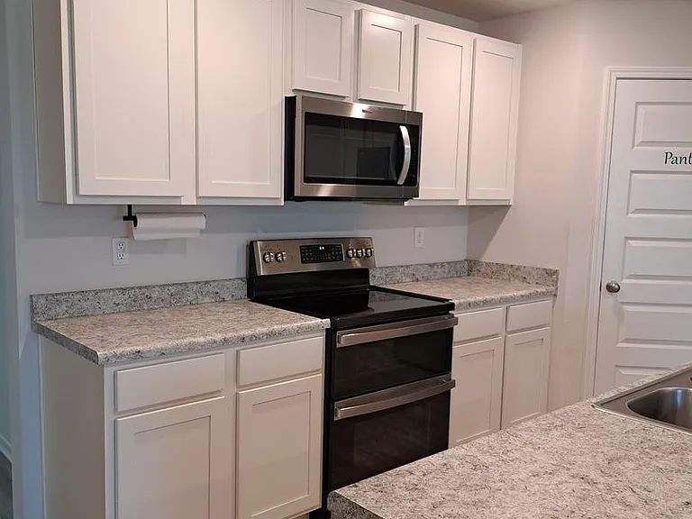 6541 Slabinski Ln — Photo 2