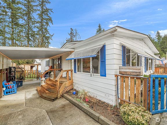 Spacious Covered Front Porch!>