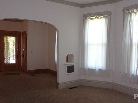 2nd image of 214 E Arcadia Ave