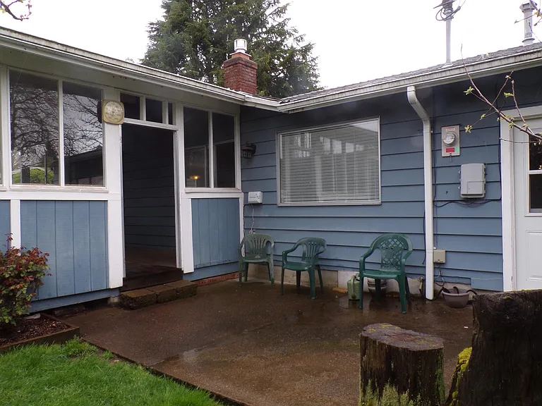 2740 NW Stewart St — Photo 36