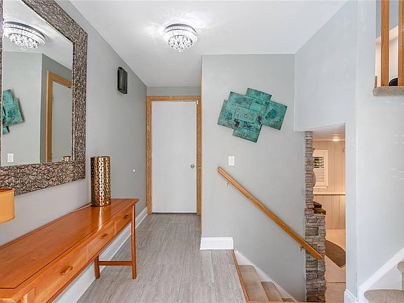 3rd image of 727 Wilkinson Rd