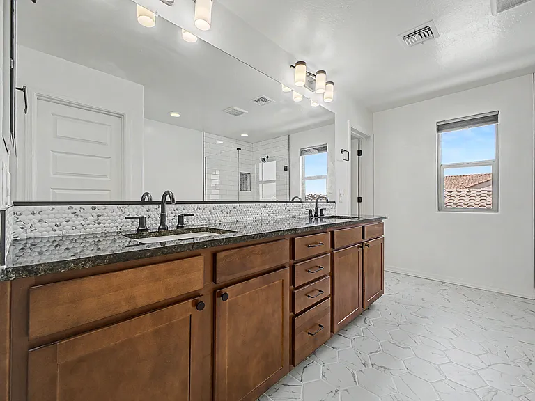 5737 W Getty Dr — Photo 5