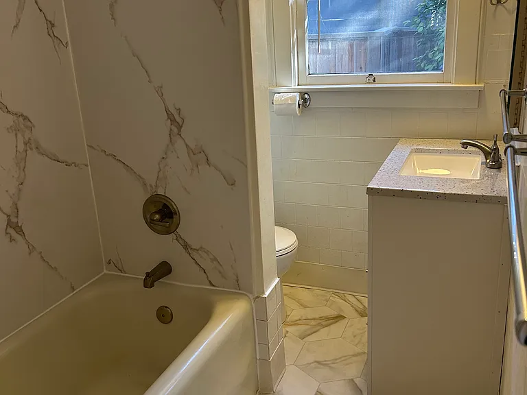 827 33rd St #3 — Photo 9