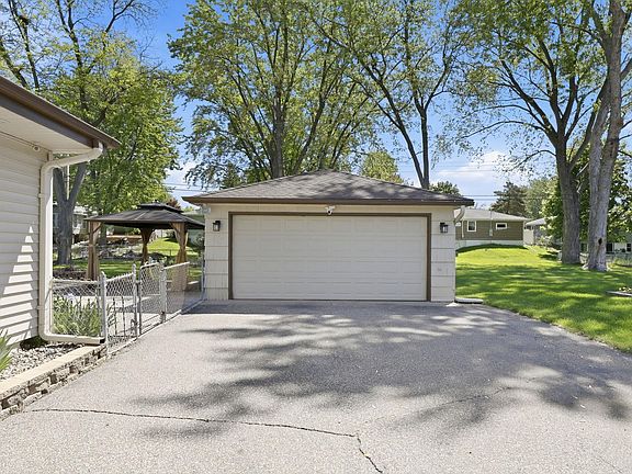 5th image of 5900 Ensign Ave N