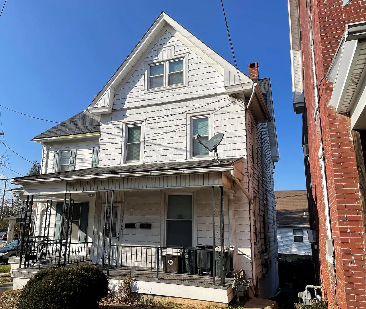 411 W Broadway St — Photo 1