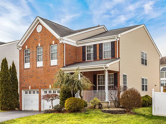 2nd image of 36 Park Knoll Dr