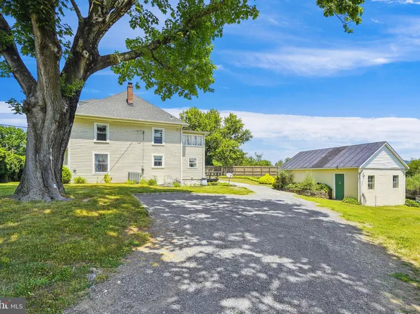 5007 Leeds Manor Rd, Markham, VA 22643