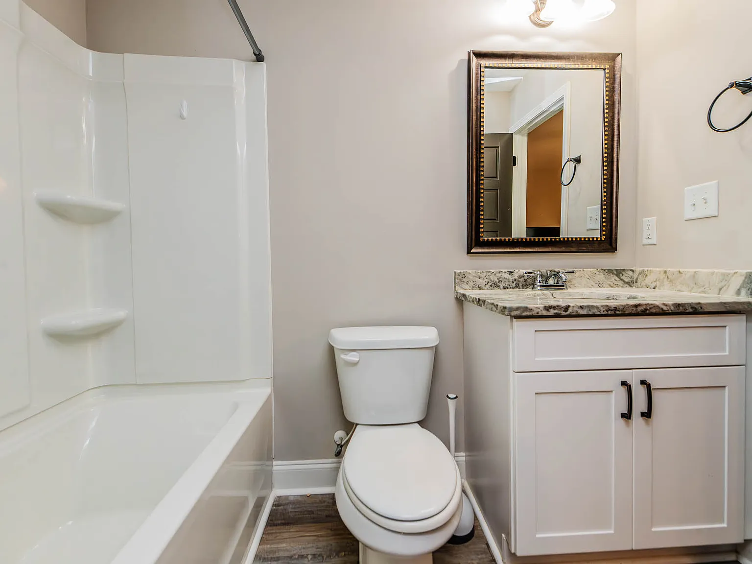124 Allentown Ct — Photo 4