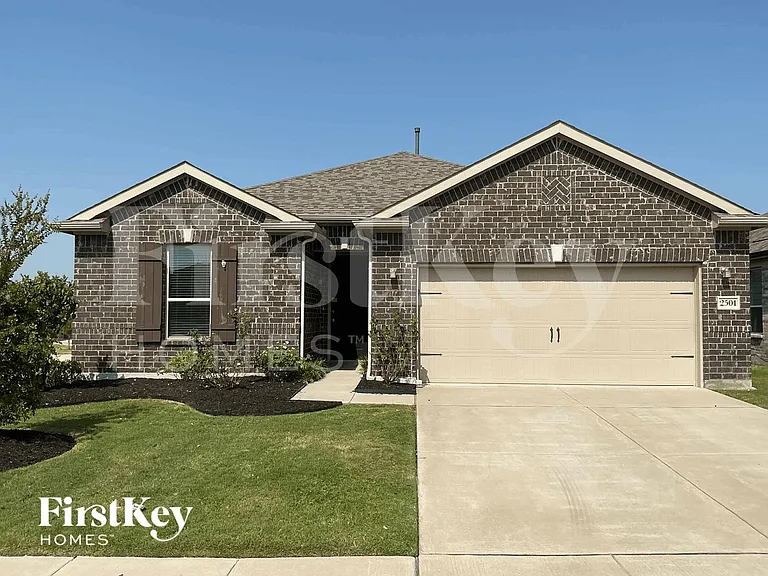 2501 Walker Ave — Photo 1