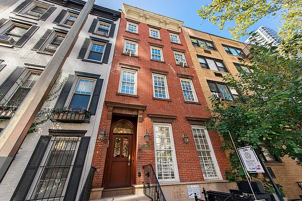 Rented by CORE | media 13