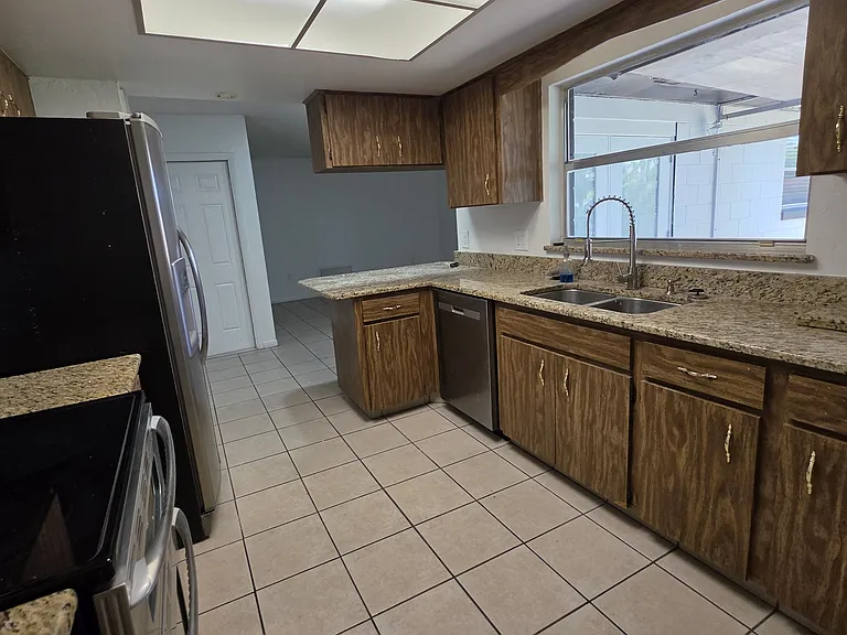 618 Banderas Ave — Photo 6