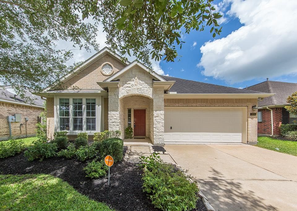 1st image of 389 Livingstone Ln