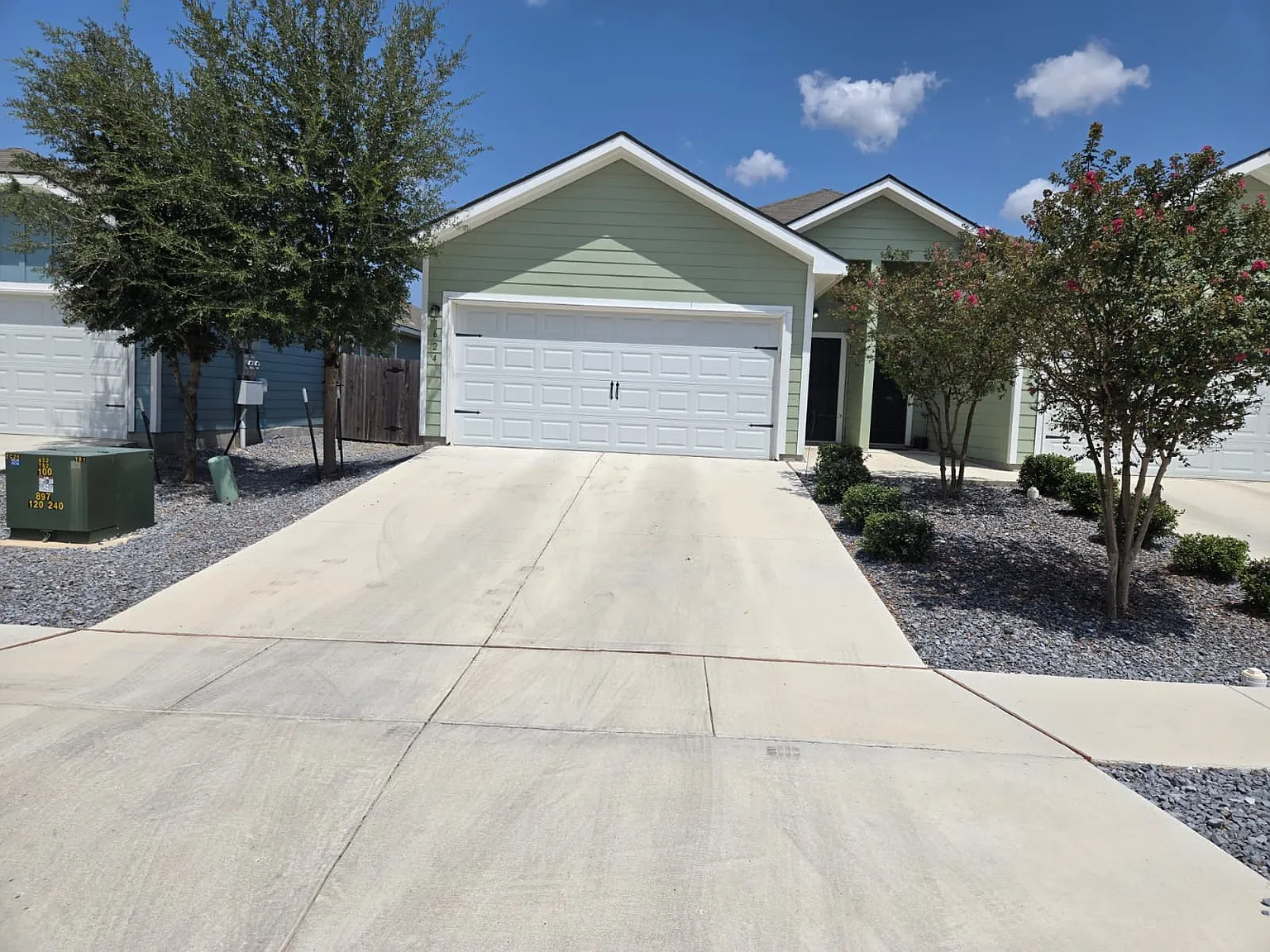3 bed, 1400 sqft, $1,445 — Photo 4