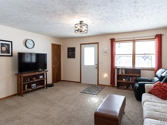 2nd image of 20243 Hemlock Rd