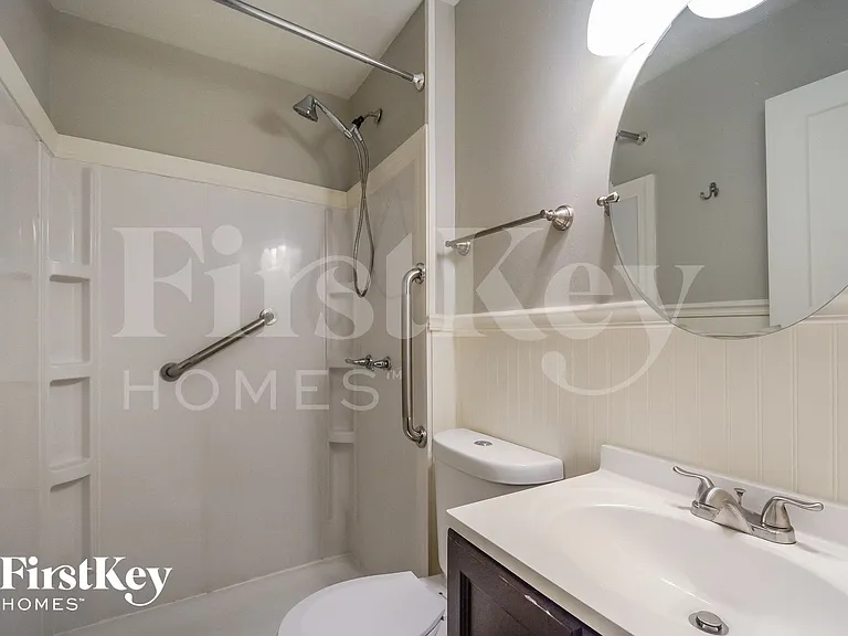 2415 Cambridge Dr — Photo 12