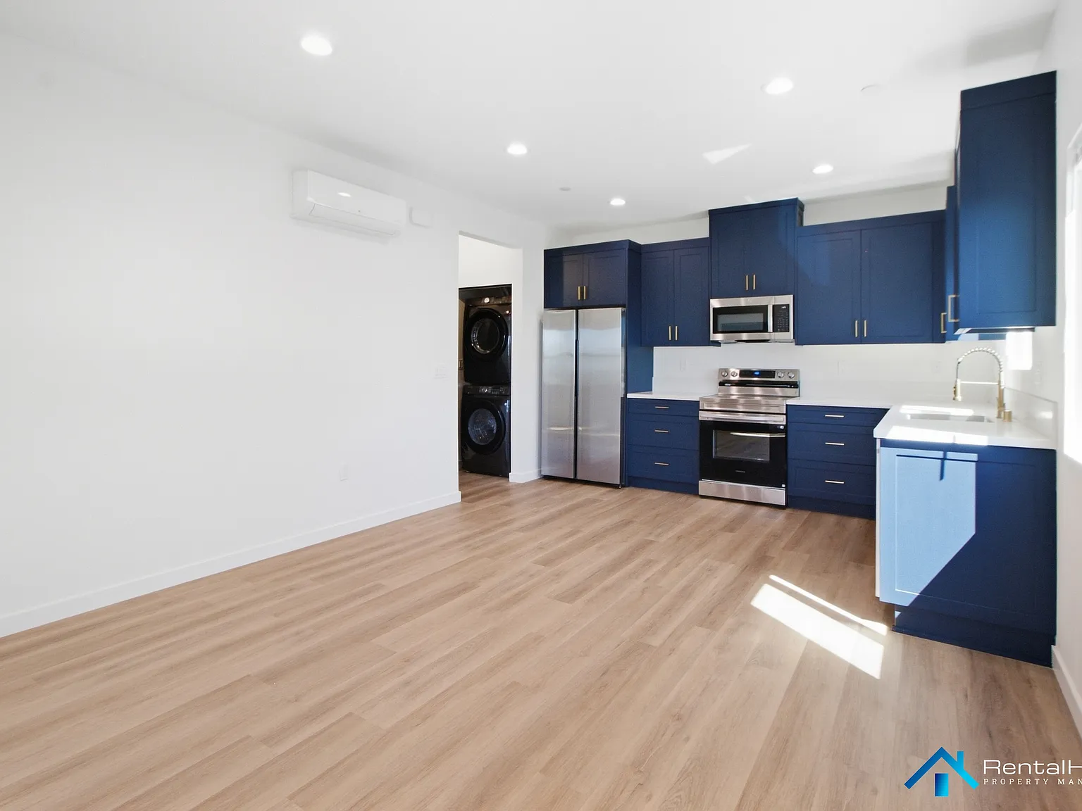 122 W Mendocino St — Photo 3