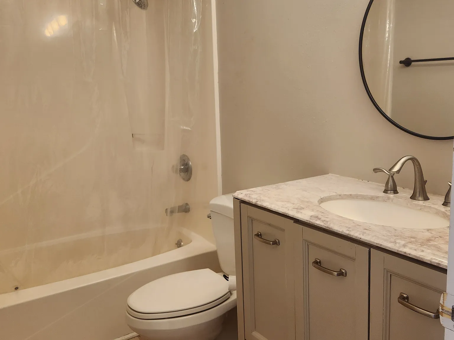 2 bed, 890 sqft, $1,400 — Photo 2
