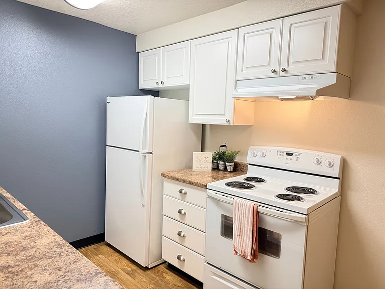 The Heights Apartments — Photo 31