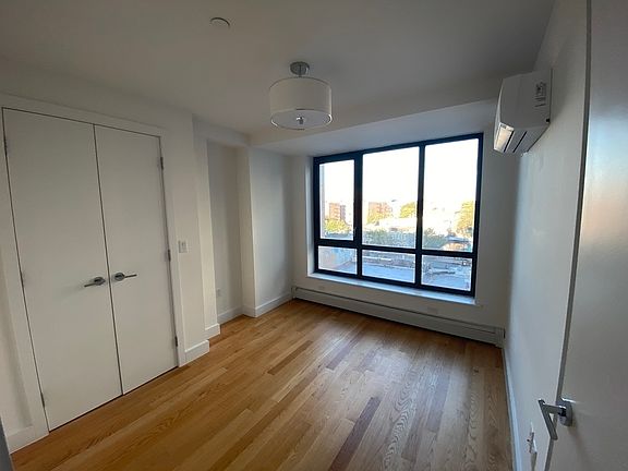 3rd image of 39 E 21st St #7AB