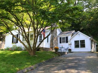 11 Lakeside Rd, Bedford Corners, NY 10549