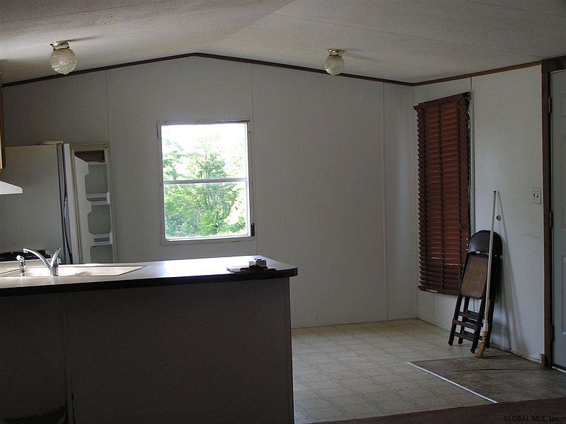 4th image of 652 SMITH Road