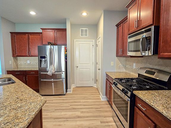 5th image of 2211 Tanners Mill Dr
