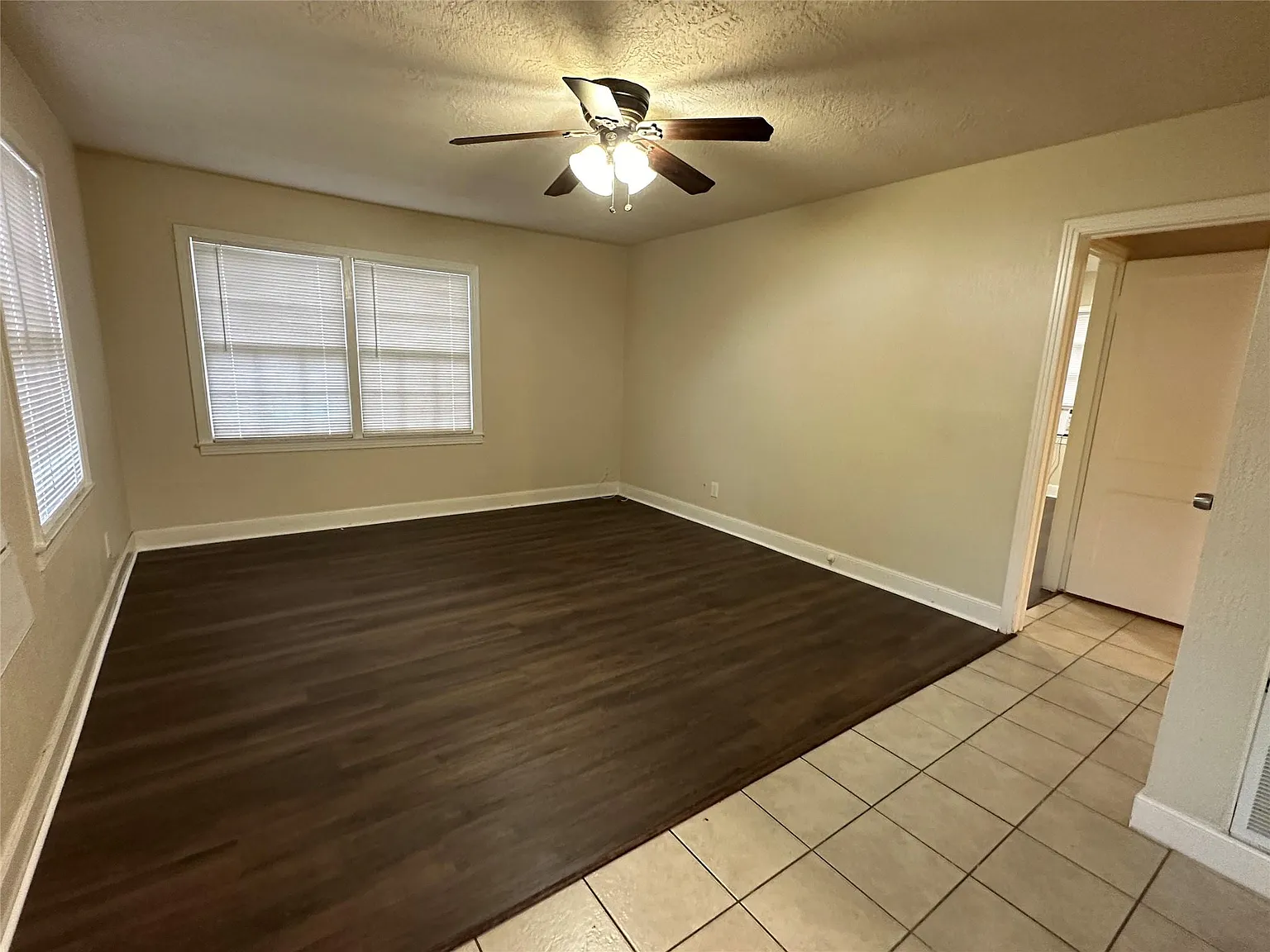 2 bed, 1.0 bath, 784 sqft, $1,095 — Photo 3