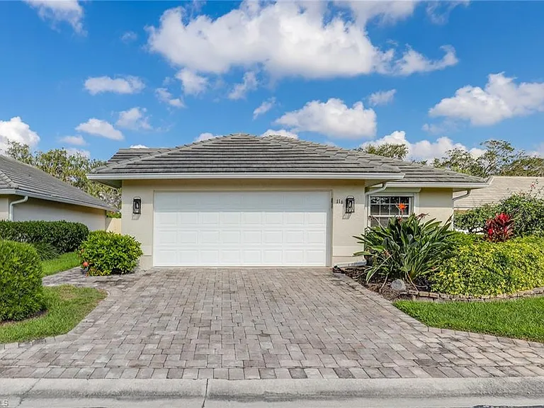 116 Fountain Cir — Photo 1