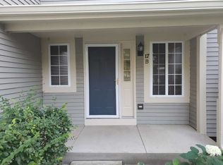 17 Windsor Cir UNIT B, South Elgin, IL 60177