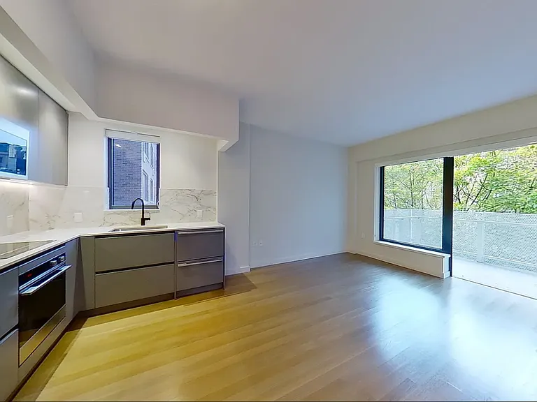 515 E 86th St #609 — Photo 9