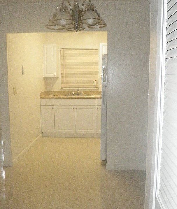2nd image of 260 Alemeda Dr APT 3