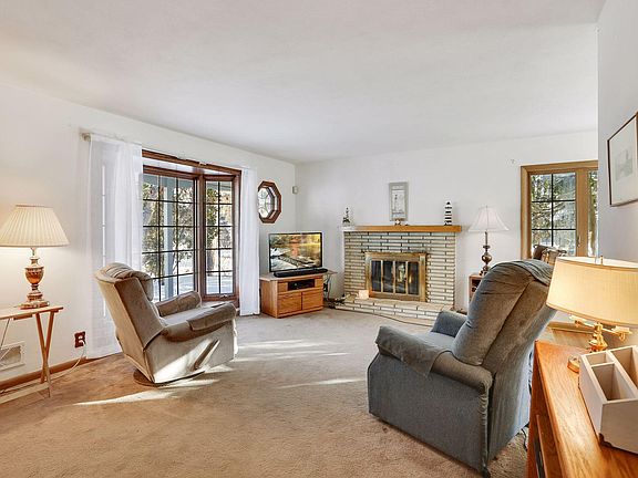 3rd image of 2490 Martin Way