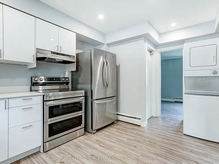 302 Maple Ave #MAIN FLOOR — Photo 15
