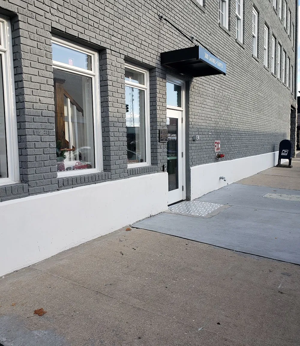 300 Laurel Street -L300AU - 5 — Photo 1