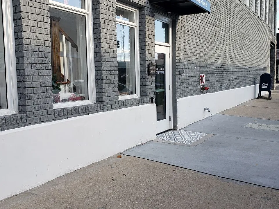 300 Laurel St #5