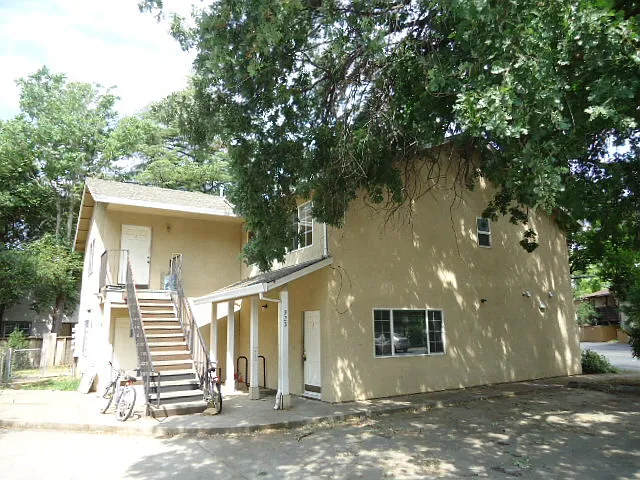 925 Oak Lawn Ave #2