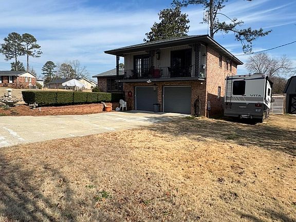 4th image of 414 Parliament Road