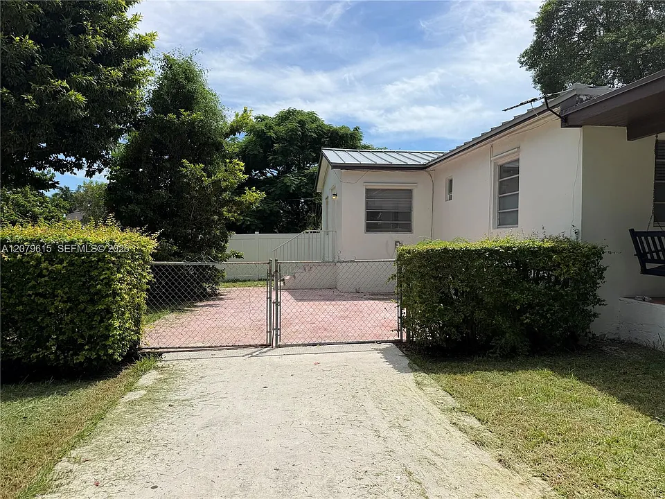 2725 SW 82nd Ave #A