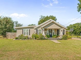 209 Lakeview St, Glen Rose, TX 76043