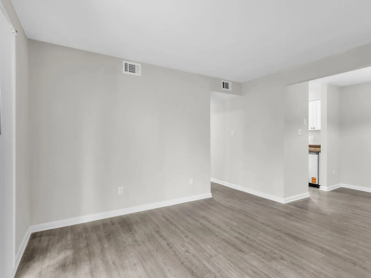 Country Creek Apartments — Photo 3
