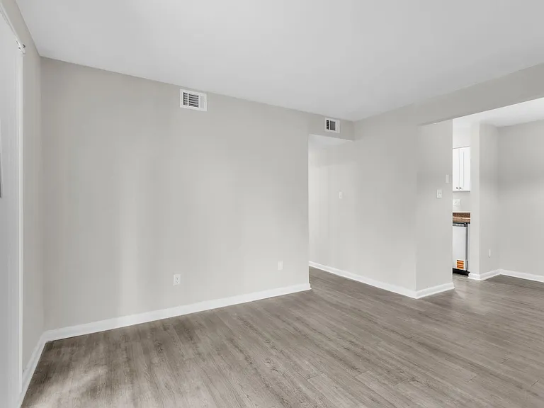 Country Creek Apartments — Photo 3