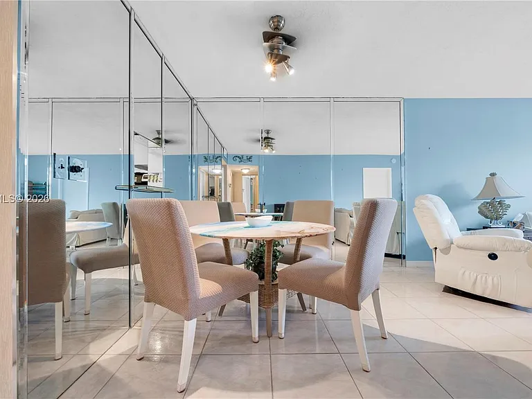 2861 Somerset Dr #301 — Photo 31