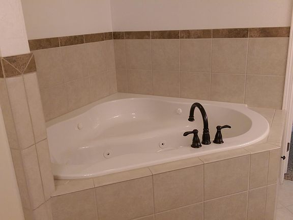 4th image of 1220 Washburn Ave