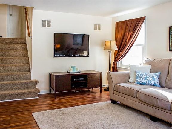3rd image of 117 Kelvin Dr