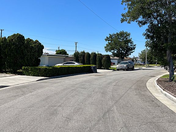5th image of 13938 Dilworth St