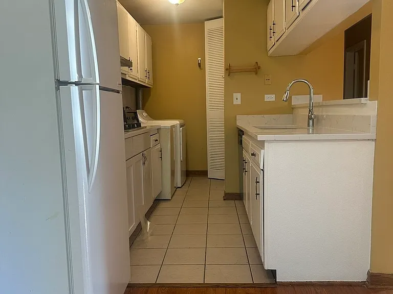 1284 Prairie Ave #D — Photo 6