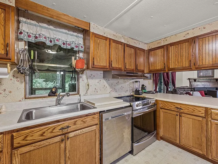1345 Midway Rd — Photo 7
